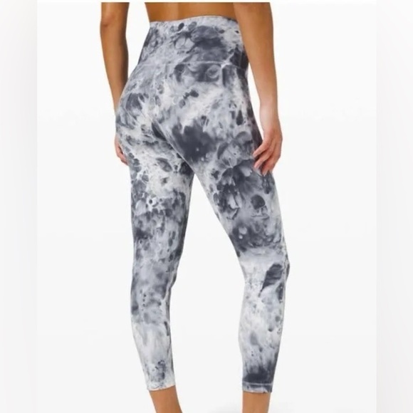 Lululemon Tie-Dye Leggings - Picture 7 of 7
